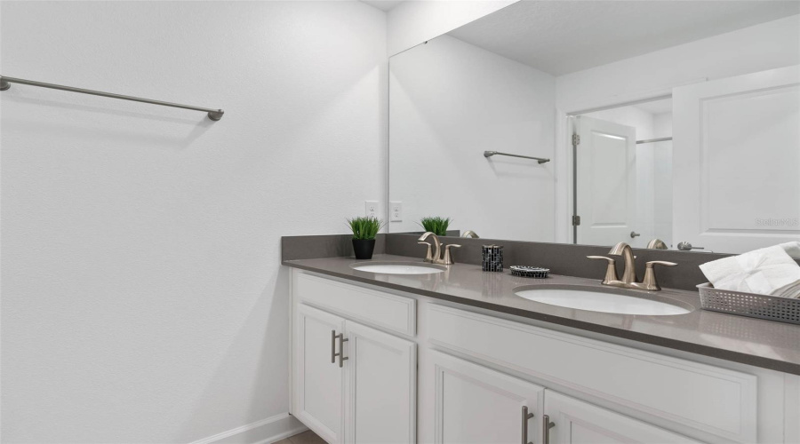 Davenport, Florida 33896, 4 Bedrooms Bedrooms, ,3 Bathroomsbathrooms,Residential,For Sale,Leader,Mfrs5121604
