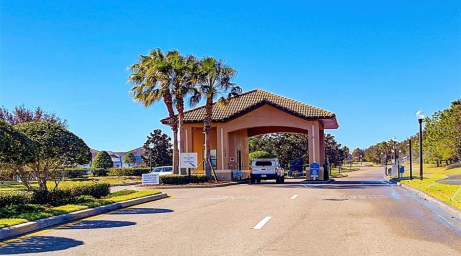 Davenport, Florida 33896, 4 Bedrooms Bedrooms, ,3 Bathroomsbathrooms,Residential,For Sale,Leader,Mfrs5121604
