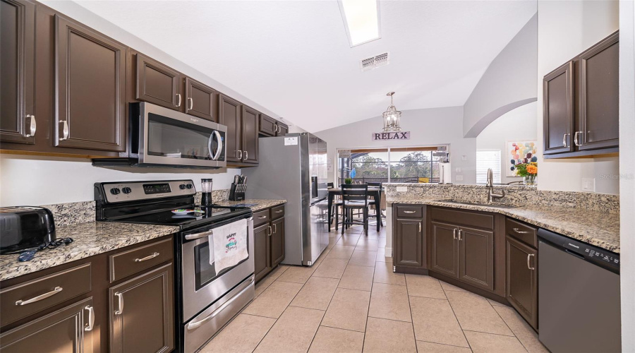 Davenport, Florida 33837, 5 Bedrooms Bedrooms, ,4 Bathroomsbathrooms,Residential,For Sale,Paloma,Mfro6286334