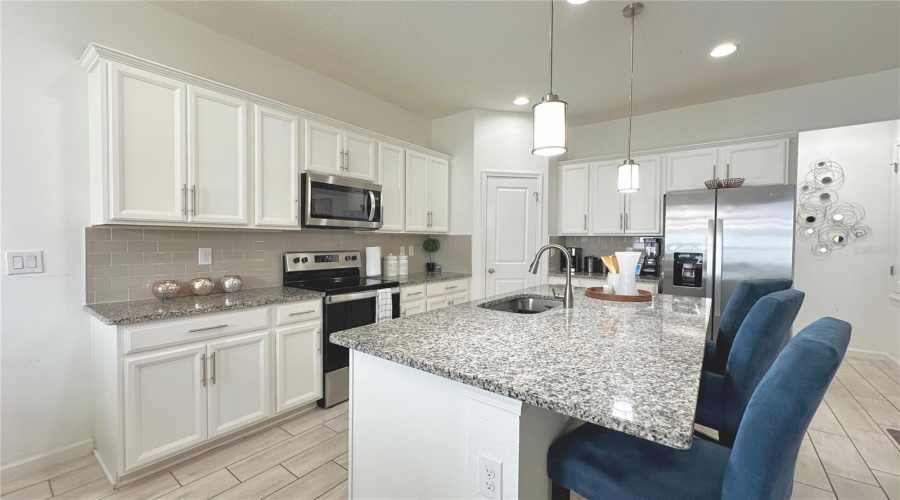 Davenport, Florida 33837, 4 Bedrooms Bedrooms, ,2 Bathroomsbathrooms,Residential,For Sale,Disa,Mfrs5122405