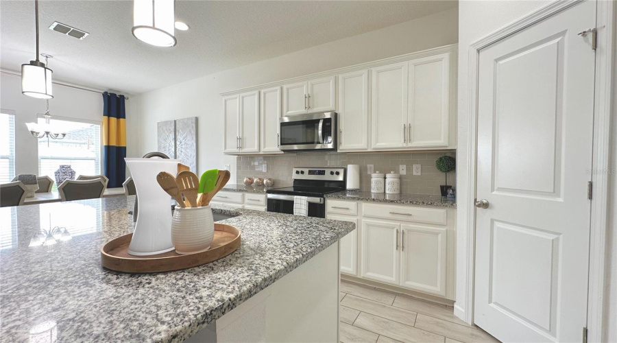 Davenport, Florida 33837, 4 Bedrooms Bedrooms, ,2 Bathroomsbathrooms,Residential,For Sale,Disa,Mfrs5122405
