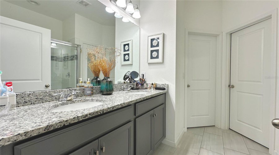 Davenport, Florida 33837, 4 Bedrooms Bedrooms, ,2 Bathroomsbathrooms,Residential,For Sale,Disa,Mfrs5122405