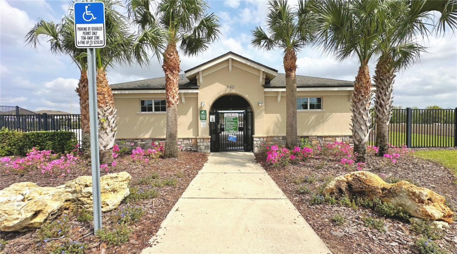 Davenport, Florida 33837, 4 Bedrooms Bedrooms, ,2 Bathroomsbathrooms,Residential,For Sale,Disa,Mfrs5122405