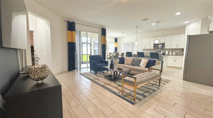 Davenport, Florida 33837, 4 Bedrooms Bedrooms, ,2 Bathroomsbathrooms,Residential,For Sale,Disa,Mfrs5122405