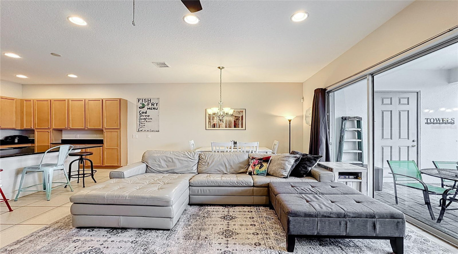 Davenport, Florida 33896, 4 Bedrooms Bedrooms, ,3 Bathroomsbathrooms,Residential,For Sale,Captiva,Mfrs5122448