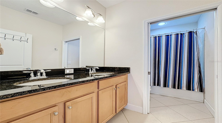 Davenport, Florida 33896, 4 Bedrooms Bedrooms, ,3 Bathroomsbathrooms,Residential,For Sale,Captiva,Mfrs5122448