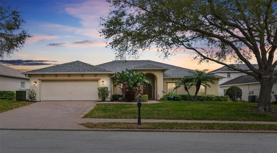 Davenport, Florida 33896, 4 Bedrooms Bedrooms, ,3 Bathroomsbathrooms,Residential,For Sale,Burford,Mfro6288992