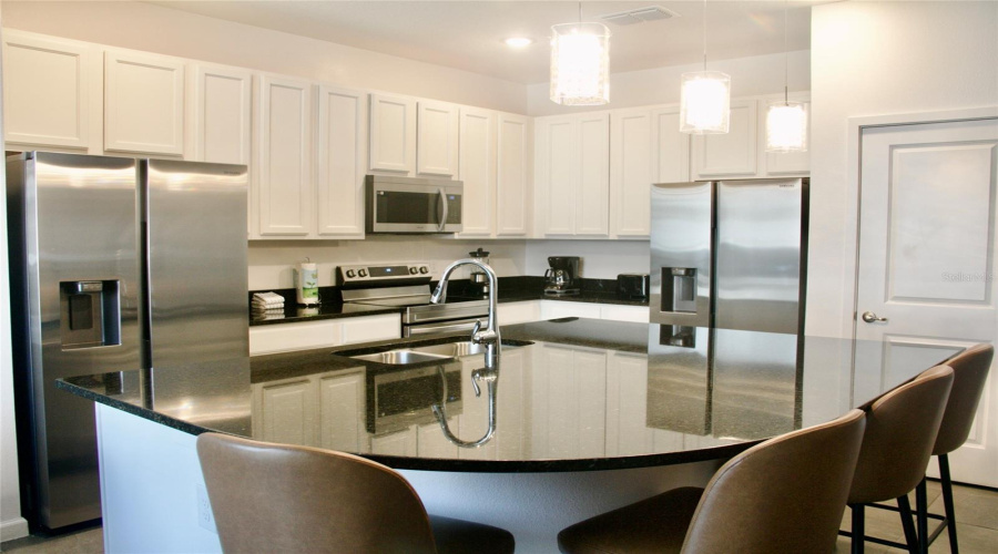 Kissimmee, Florida 34746, 8 Bedrooms Bedrooms, ,5 Bathroomsbathrooms,Residential,For Sale,Monado,Mfro6289064
