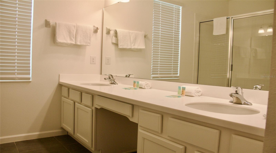 Kissimmee, Florida 34746, 8 Bedrooms Bedrooms, ,5 Bathroomsbathrooms,Residential,For Sale,Monado,Mfro6289064