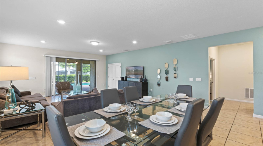 Davenport, Florida 33837, 7 Bedrooms Bedrooms, ,5 Bathroomsbathrooms,Residential,For Sale,Misty Oak,Mfrs5114123