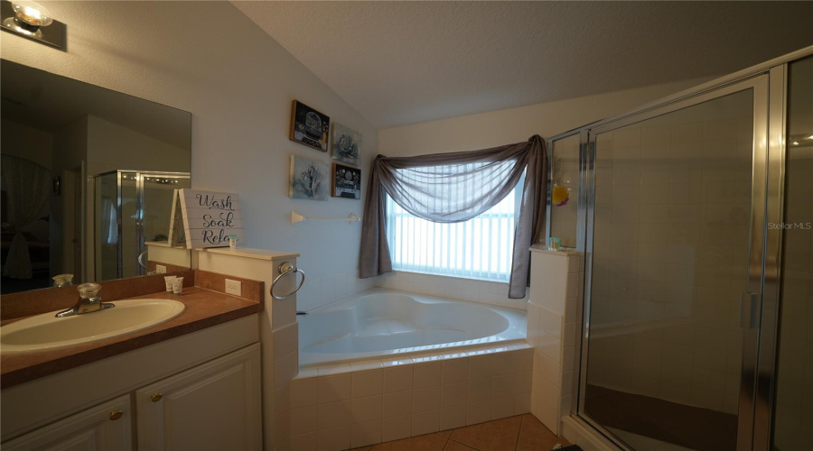 Kissimmee, Florida 34746, 4 Bedrooms Bedrooms, ,3 Bathroomsbathrooms,Residential,For Sale,Cumbrian Lakes,Mfrs5111363