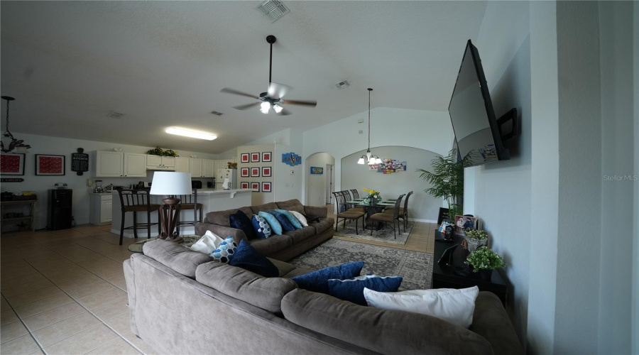 Kissimmee, Florida 34746, 4 Bedrooms Bedrooms, ,3 Bathroomsbathrooms,Residential,For Sale,Cumbrian Lakes,Mfrs5111363
