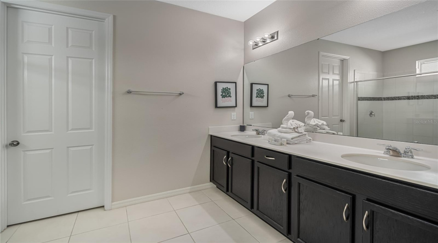 Kissimmee, Florida 34747, 6 Bedrooms Bedrooms, ,5 Bathroomsbathrooms,Residential,For Sale,Caribbean View,Mfro6188557