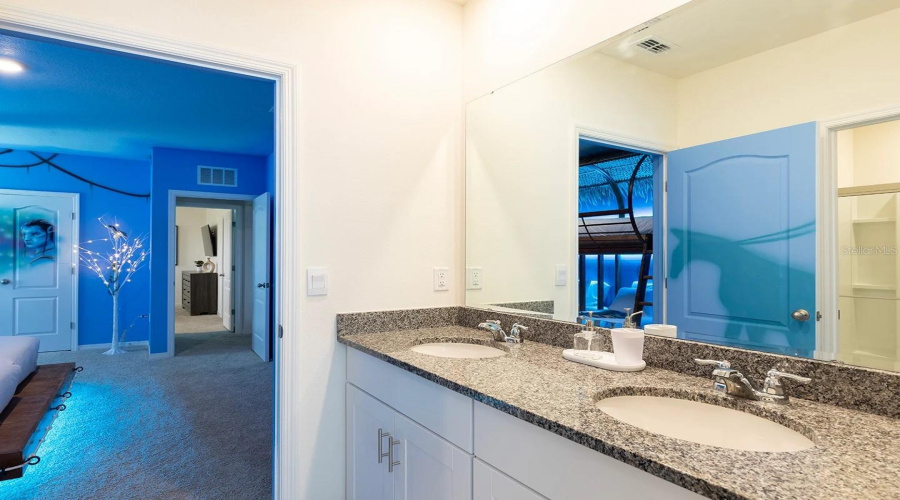 Davenport, Florida 33837, 7 Bedrooms Bedrooms, ,5 Bathroomsbathrooms,Residential,For Sale,Oakmoss,Mfro6289102
