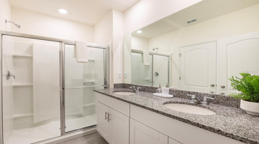 Davenport, Florida 33837, 7 Bedrooms Bedrooms, ,5 Bathroomsbathrooms,Residential,For Sale,Oakmoss,Mfro6289102