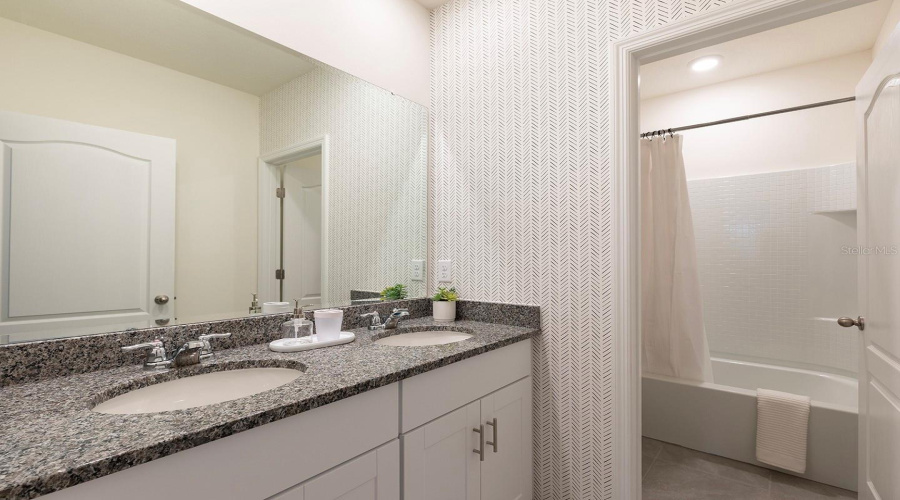 Davenport, Florida 33837, 7 Bedrooms Bedrooms, ,5 Bathroomsbathrooms,Residential,For Sale,Oakmoss,Mfro6289102