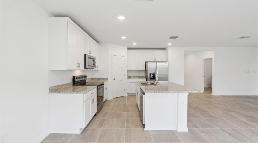 Davenport, Florida 33837, 3 Bedrooms Bedrooms, ,2 Bathroomsbathrooms,Residential,For Sale,White Tail,Mfro6286485