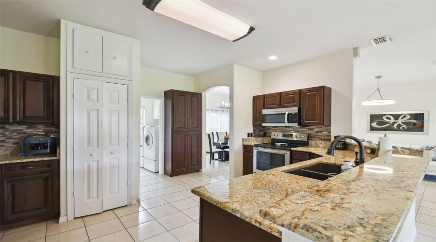 Kissimmee, Florida 34746, 3 Bedrooms Bedrooms, ,2 Bathroomsbathrooms,Residential,For Sale,Bougainvillea,Mfrtb8361124