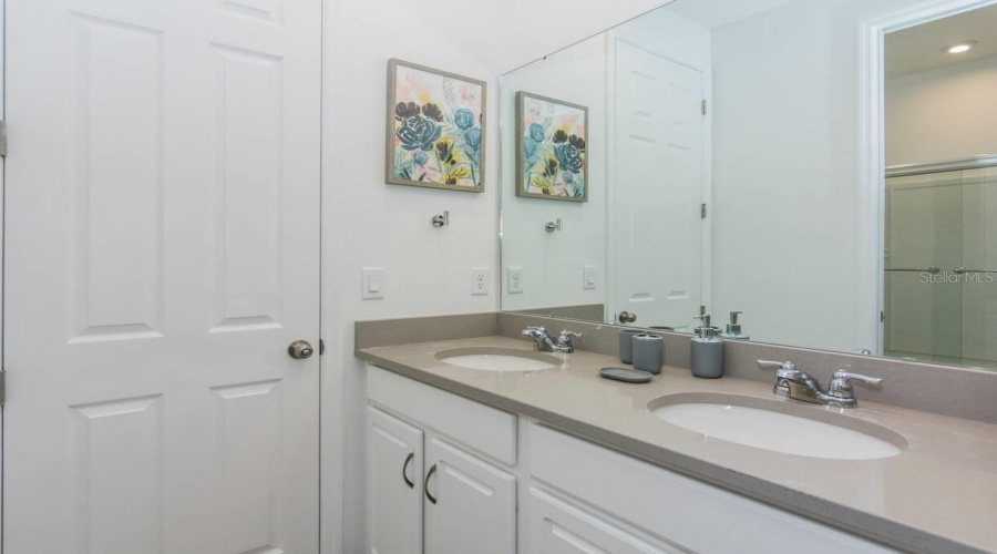 Kissimmee, Florida 34747, 9 Bedrooms Bedrooms, ,6 Bathroomsbathrooms,Residential,For Sale,Fleming Mist,Mfro6288712