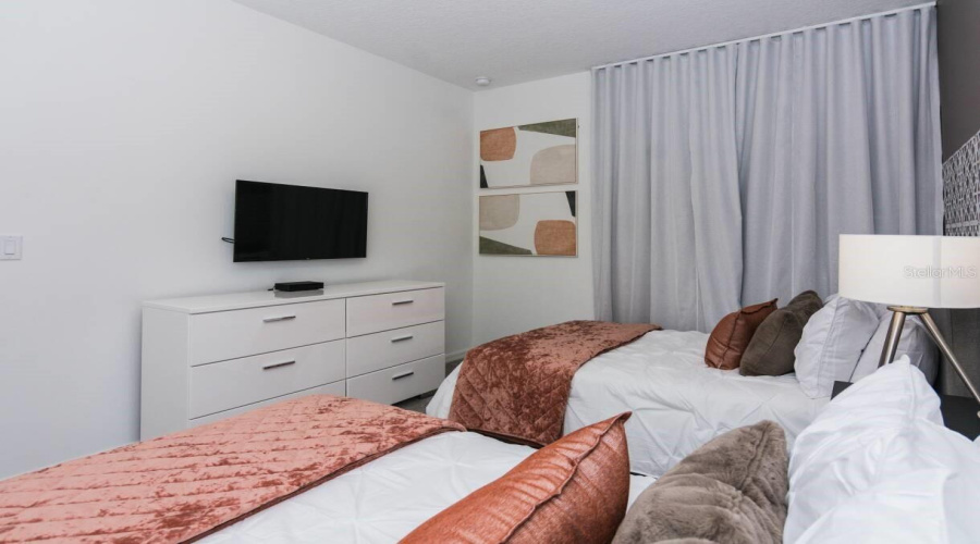 Kissimmee, Florida 34747, 9 Bedrooms Bedrooms, ,6 Bathroomsbathrooms,Residential,For Sale,Fleming Mist,Mfro6288712