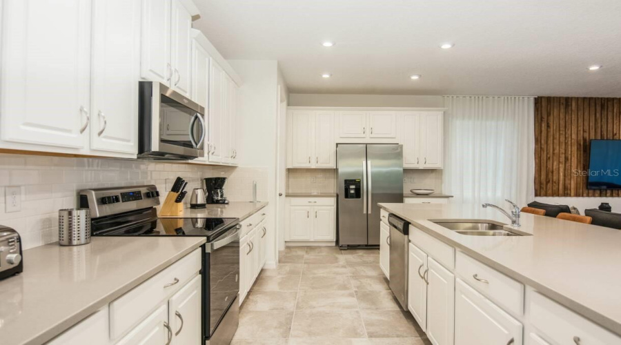 Kissimmee, Florida 34747, 9 Bedrooms Bedrooms, ,6 Bathroomsbathrooms,Residential,For Sale,Fleming Mist,Mfro6288712
