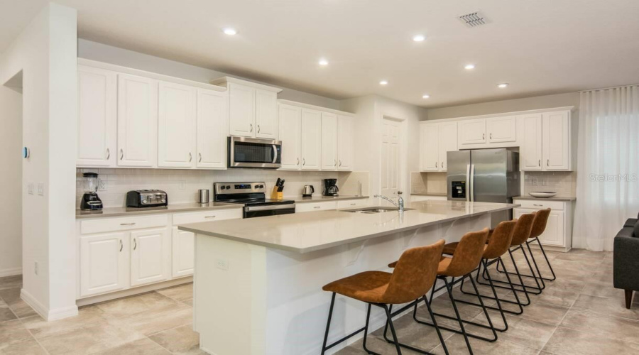 Kissimmee, Florida 34747, 9 Bedrooms Bedrooms, ,6 Bathroomsbathrooms,Residential,For Sale,Fleming Mist,Mfro6288712