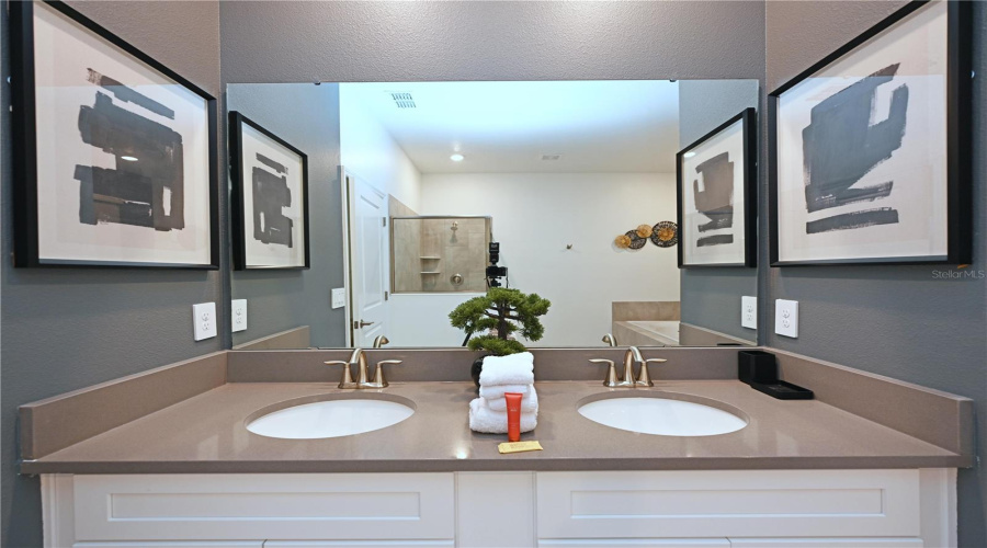KISSIMMEE, Florida 34746, 8 Bedrooms Bedrooms, ,5 BathroomsBathrooms,Residential,For Sale,PENELOPE,0,MFRTB8355175