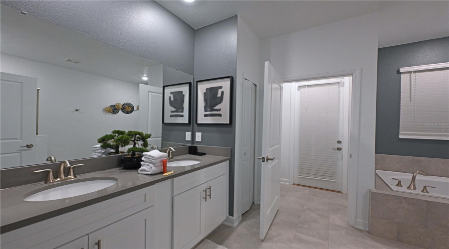 KISSIMMEE, Florida 34746, 8 Bedrooms Bedrooms, ,5 BathroomsBathrooms,Residential,For Sale,PENELOPE,0,MFRTB8355175