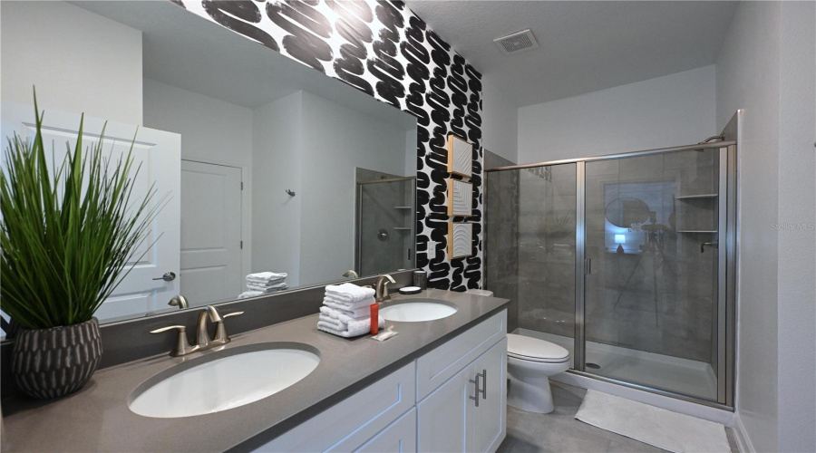 KISSIMMEE, Florida 34746, 8 Bedrooms Bedrooms, ,5 BathroomsBathrooms,Residential,For Sale,PENELOPE,0,MFRTB8355175