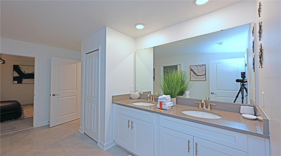 KISSIMMEE, Florida 34746, 8 Bedrooms Bedrooms, ,5 BathroomsBathrooms,Residential,For Sale,PENELOPE,0,MFRTB8355175