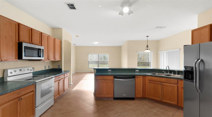 Kissimmee, Florida 34746, 4 Bedrooms Bedrooms, ,2 Bathroomsbathrooms,Residential,For Sale,Winding,Mfro6272933