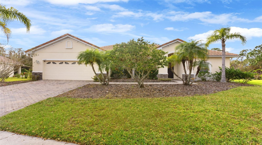 Kissimmee, Florida 34746, 4 Bedrooms Bedrooms, ,2 Bathroomsbathrooms,Residential,For Sale,Winding,Mfro6272933