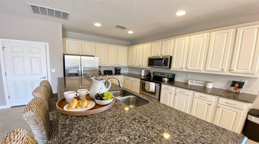 Kissimmee, Florida 34746, 8 Bedrooms Bedrooms, ,7 Bathroomsbathrooms,Residential,For Sale,Shiva,Mfrs5122571