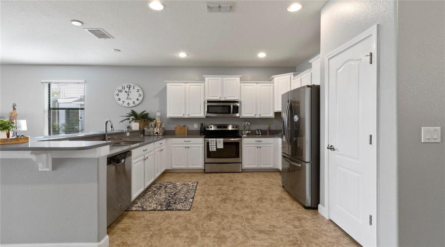 Davenport, Florida 33837, 7 Bedrooms Bedrooms, ,5 Bathroomsbathrooms,Residential,For Sale,Victoria,Mfro6287805