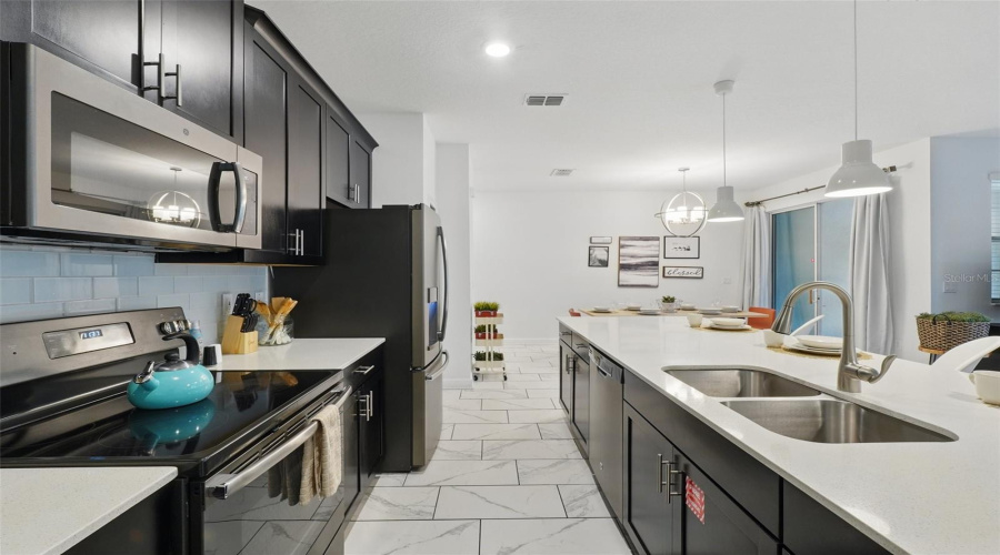 Davenport, Florida 33896, 4 Bedrooms Bedrooms, ,3 Bathroomsbathrooms,Residential,For Sale,Sandbagger,Mfro6289691