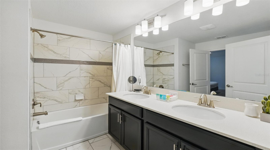 Davenport, Florida 33896, 4 Bedrooms Bedrooms, ,3 Bathroomsbathrooms,Residential,For Sale,Sandbagger,Mfro6289691