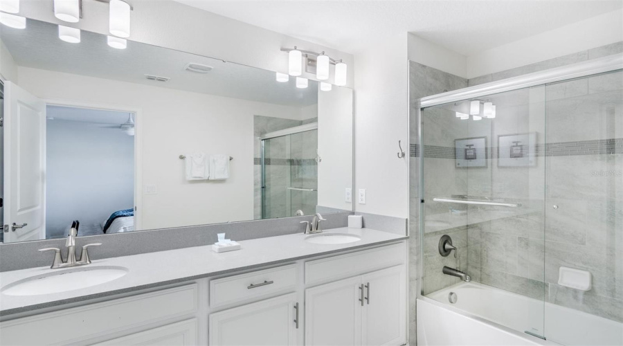Davenport, Florida 33896, 5 Bedrooms Bedrooms, ,4 Bathroomsbathrooms,Residential,For Sale,Sandbagger,Mfro6289611