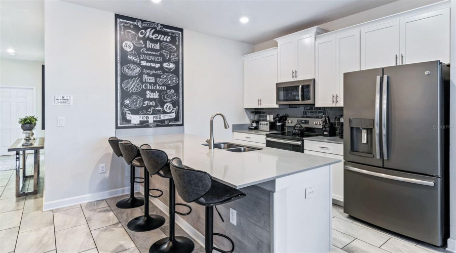 Davenport, Florida 33896, 5 Bedrooms Bedrooms, ,4 Bathroomsbathrooms,Residential,For Sale,Sandbagger,Mfro6289611
