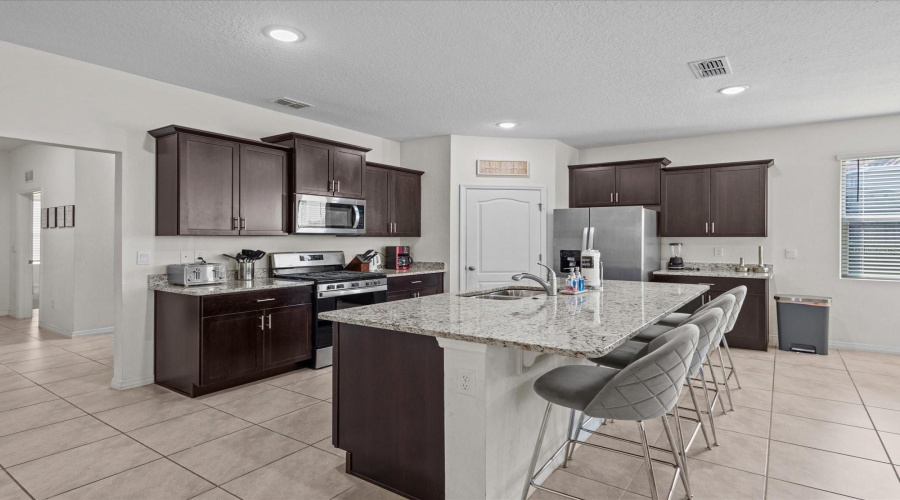 DAVENPORT, Florida 33837, 6 Bedrooms Bedrooms, ,5 BathroomsBathrooms,Residential,For Sale,OAK REFLECTION,0,MFRO6289357