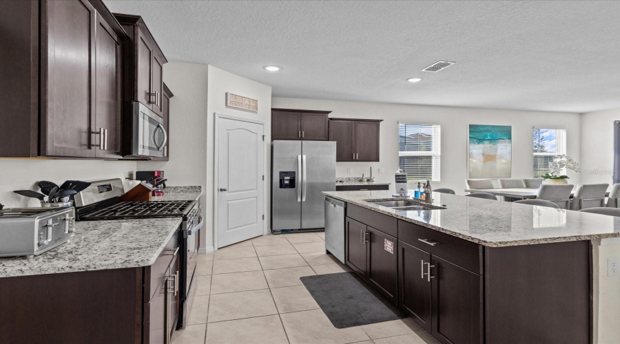 DAVENPORT, Florida 33837, 6 Bedrooms Bedrooms, ,5 BathroomsBathrooms,Residential,For Sale,OAK REFLECTION,0,MFRO6289357