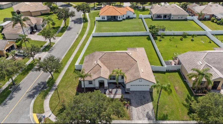 Kissimmee, Florida 34746, 4 Bedrooms Bedrooms, ,2 Bathroomsbathrooms,Residential,For Sale,Weatherfield,Mfrw7873463