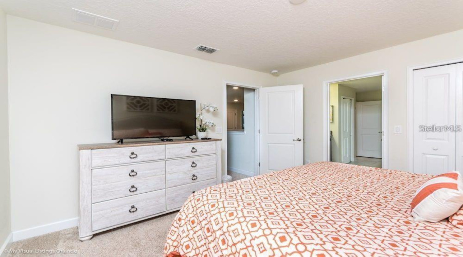 DAVENPORT, Florida 33896, 8 Bedrooms Bedrooms, ,5 BathroomsBathrooms,Residential,For Sale,OBSERVER,0,MFRO6289980