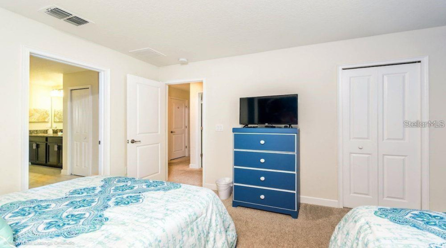 DAVENPORT, Florida 33896, 8 Bedrooms Bedrooms, ,5 BathroomsBathrooms,Residential,For Sale,OBSERVER,0,MFRO6289980
