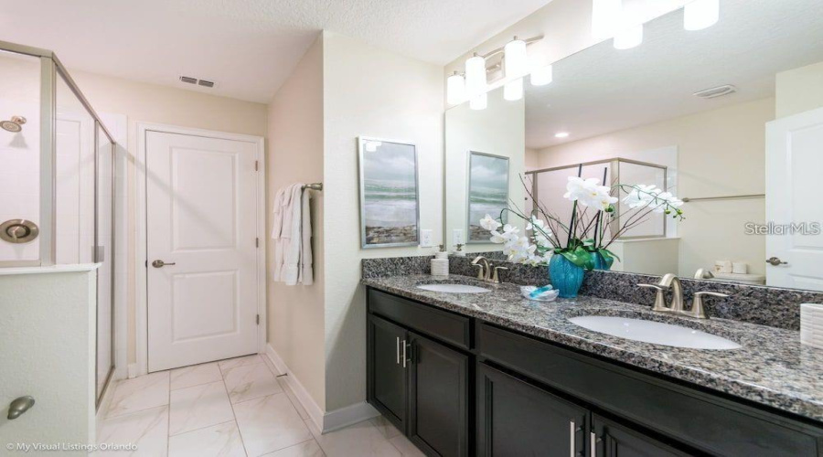 DAVENPORT, Florida 33896, 8 Bedrooms Bedrooms, ,5 BathroomsBathrooms,Residential,For Sale,OBSERVER,0,MFRO6289980