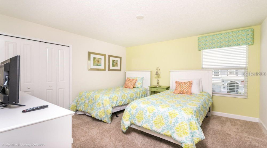 DAVENPORT, Florida 33896, 8 Bedrooms Bedrooms, ,5 BathroomsBathrooms,Residential,For Sale,OBSERVER,0,MFRO6289980