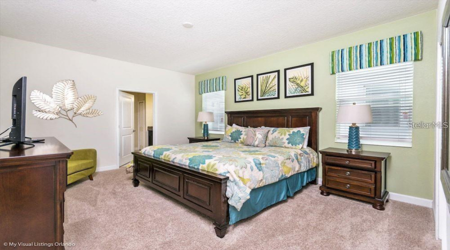 DAVENPORT, Florida 33896, 8 Bedrooms Bedrooms, ,5 BathroomsBathrooms,Residential,For Sale,OBSERVER,0,MFRO6289980