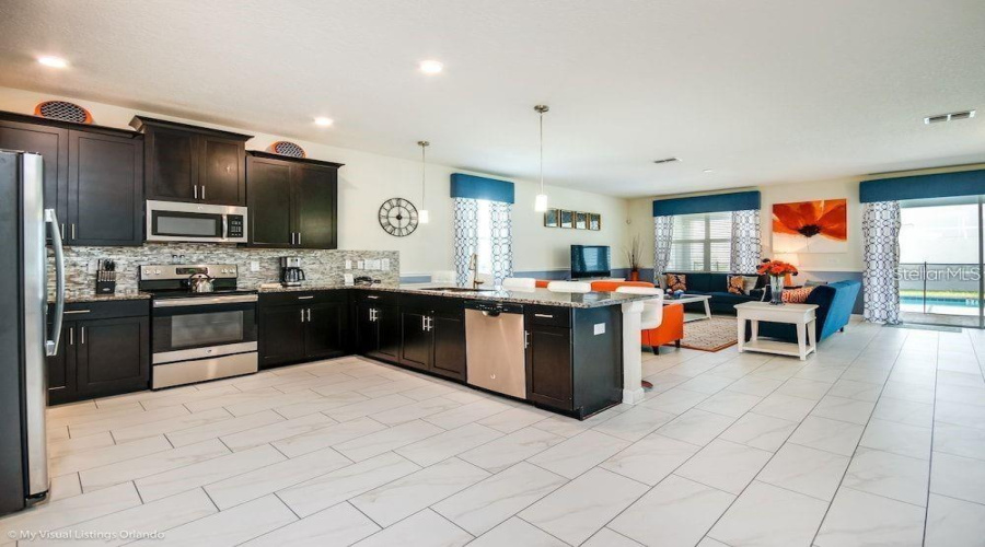 DAVENPORT, Florida 33896, 8 Bedrooms Bedrooms, ,5 BathroomsBathrooms,Residential,For Sale,OBSERVER,0,MFRO6289980