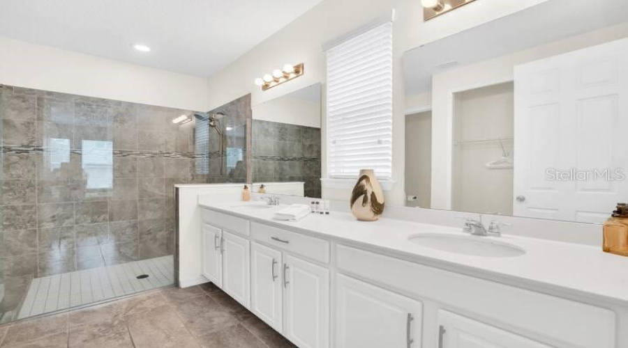 Kissimmee, Florida 34747, 6 Bedrooms Bedrooms, ,4 Bathroomsbathrooms,Residential,For Sale,Flamingo Key,Mfro6289623