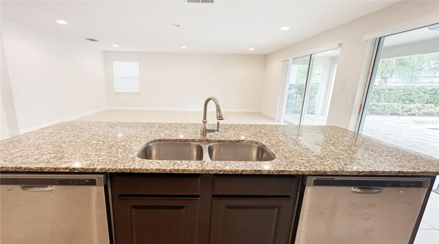 Kissimmee, Florida 34747, 6 Bedrooms Bedrooms, ,6 Bathroomsbathrooms,Residential,For Sale,Marker,Mfro6289599