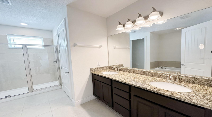 Kissimmee, Florida 34747, 6 Bedrooms Bedrooms, ,6 Bathroomsbathrooms,Residential,For Sale,Marker,Mfro6289599